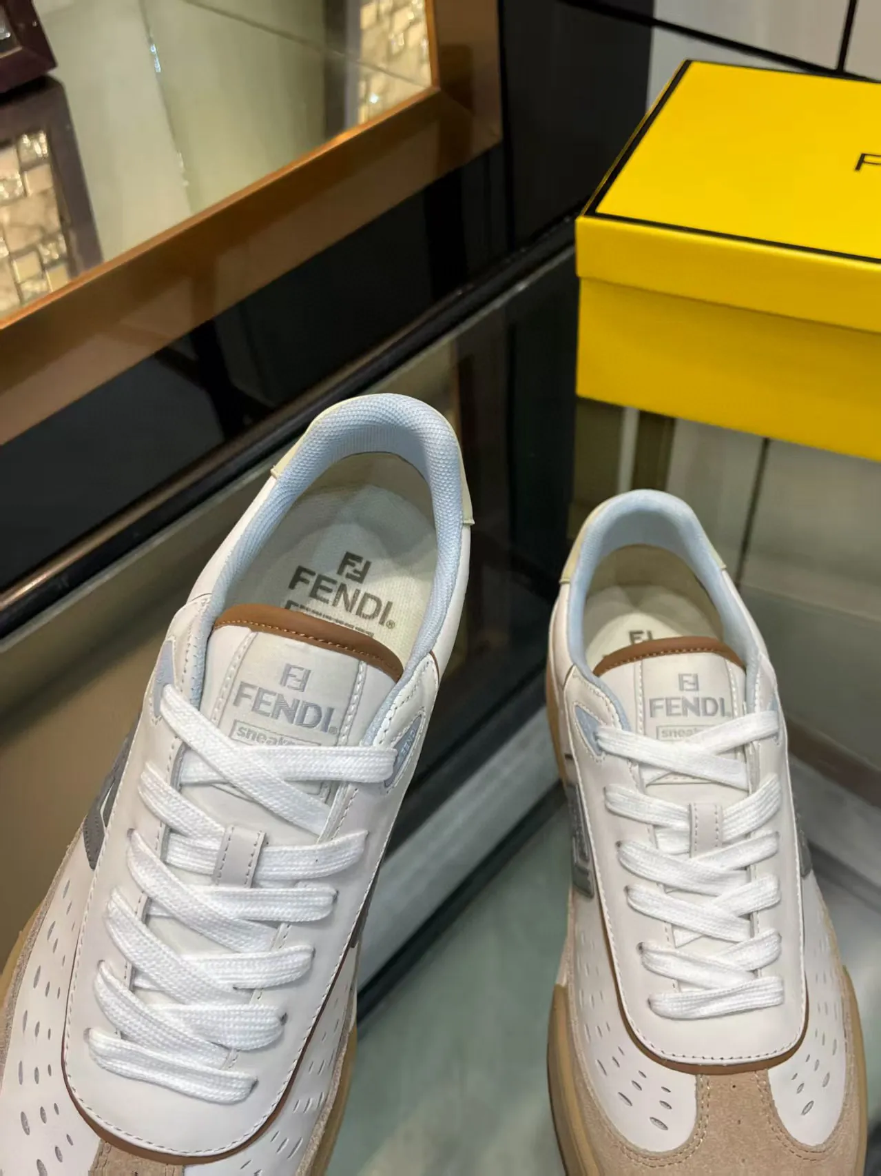 Factory price: 600💰Top version for couples Fendi 2025 New Year Hot Series [Couples👫Casual Sports Shoes] FD match Original Purchased One to One Reproduction The first sports shoe fendi match created by designer Kim Jones and Donkey Brand Trainer basketball sneakers, fresh blood injected with FF retro design Super good-looking and versatile, the upper is made of cowhide and cowhide splicing combination, with raised double F on the side The logo lining is made of terry velvet ✔️ Super soft on the feet, lightweight, comfortable to match with sweatshirts, Fabric: Cowhide ➕ Cow color matching, Outsole: Original open mold multi-color color matching sole, Packaging: Original full set of packaging, Size: Women's 35-40 / Men's 38-44, customized 45
